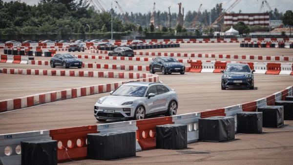 Porsche Panamera Macan 2024 Singapur Porsche Launch Event Singapore